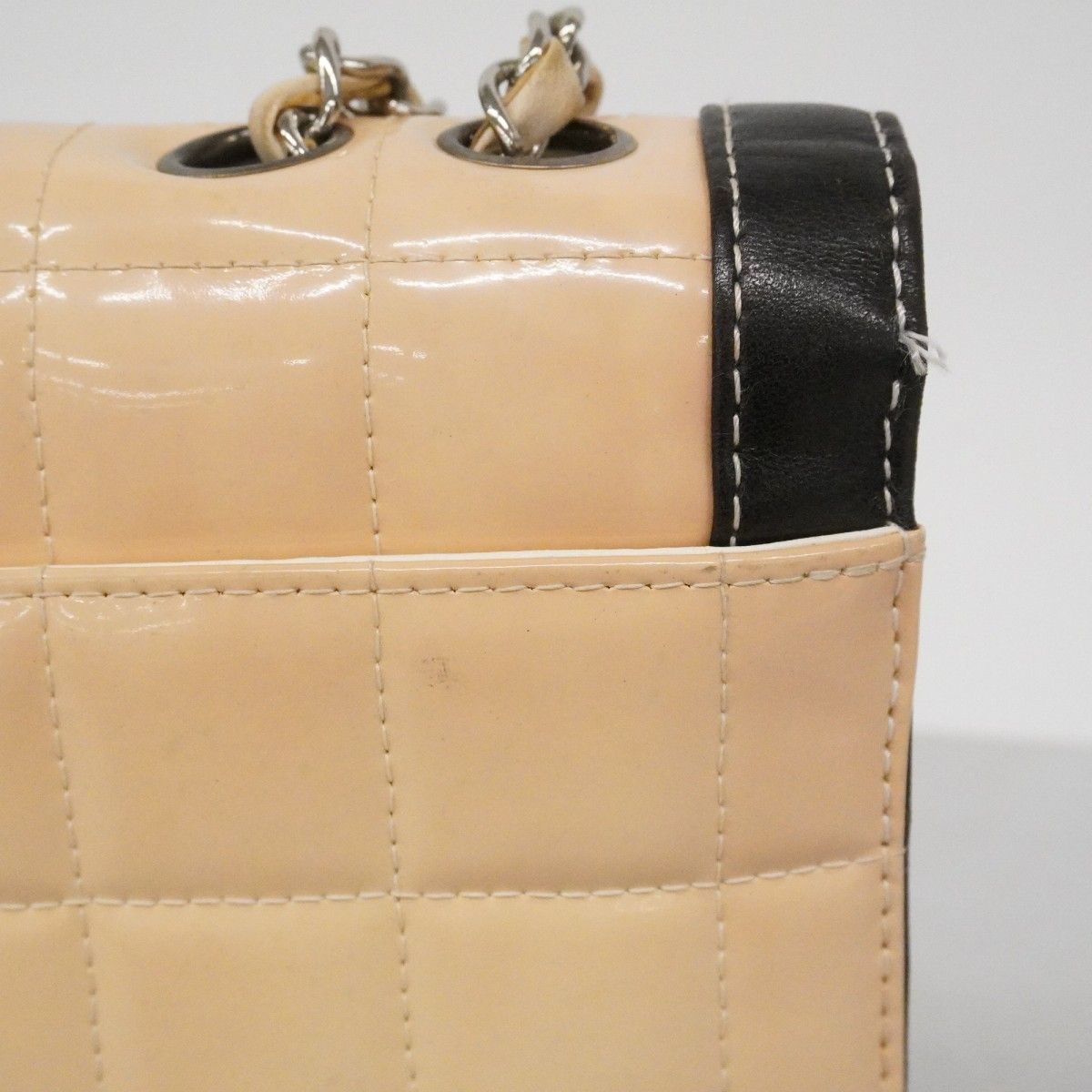 Chanel Shoulder Bag Choco Bar Patent Leather Ivory Black Silver — view 7