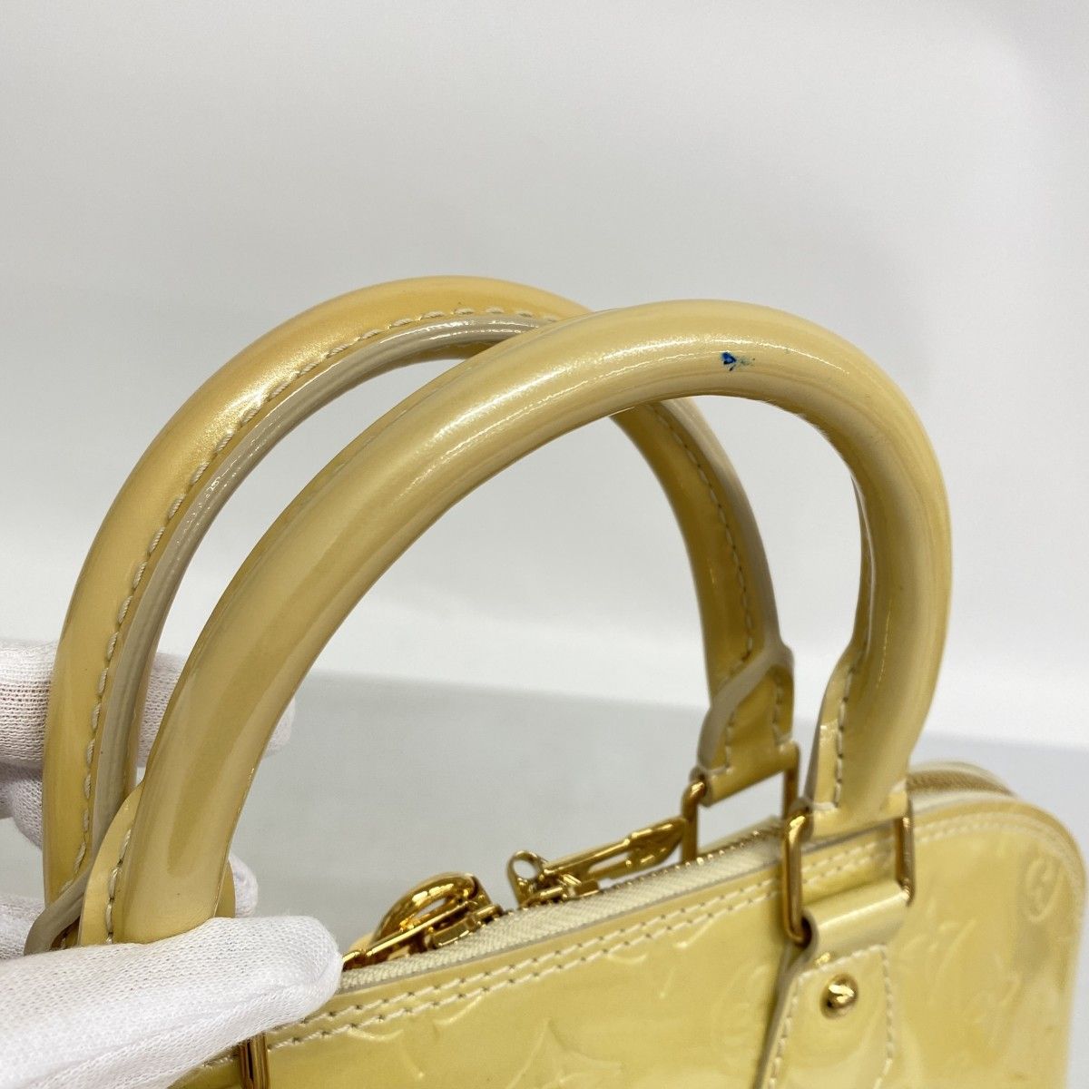 Louis Vuitton Handbag Vernis Alma PM Blanc Corail — view 8
