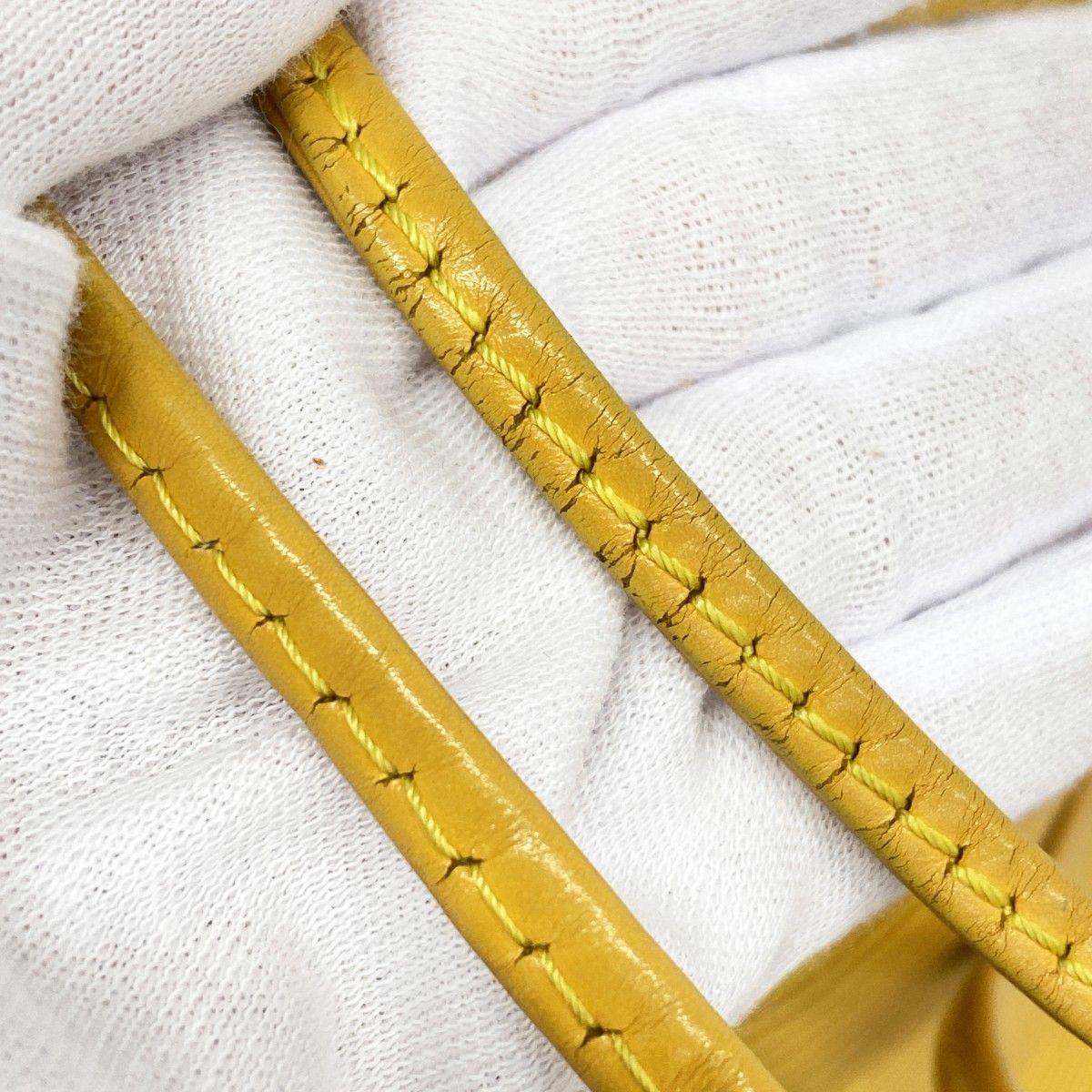 Louis Vuitton Shoulder Bag Epi Petit Noe Jaune — view 8