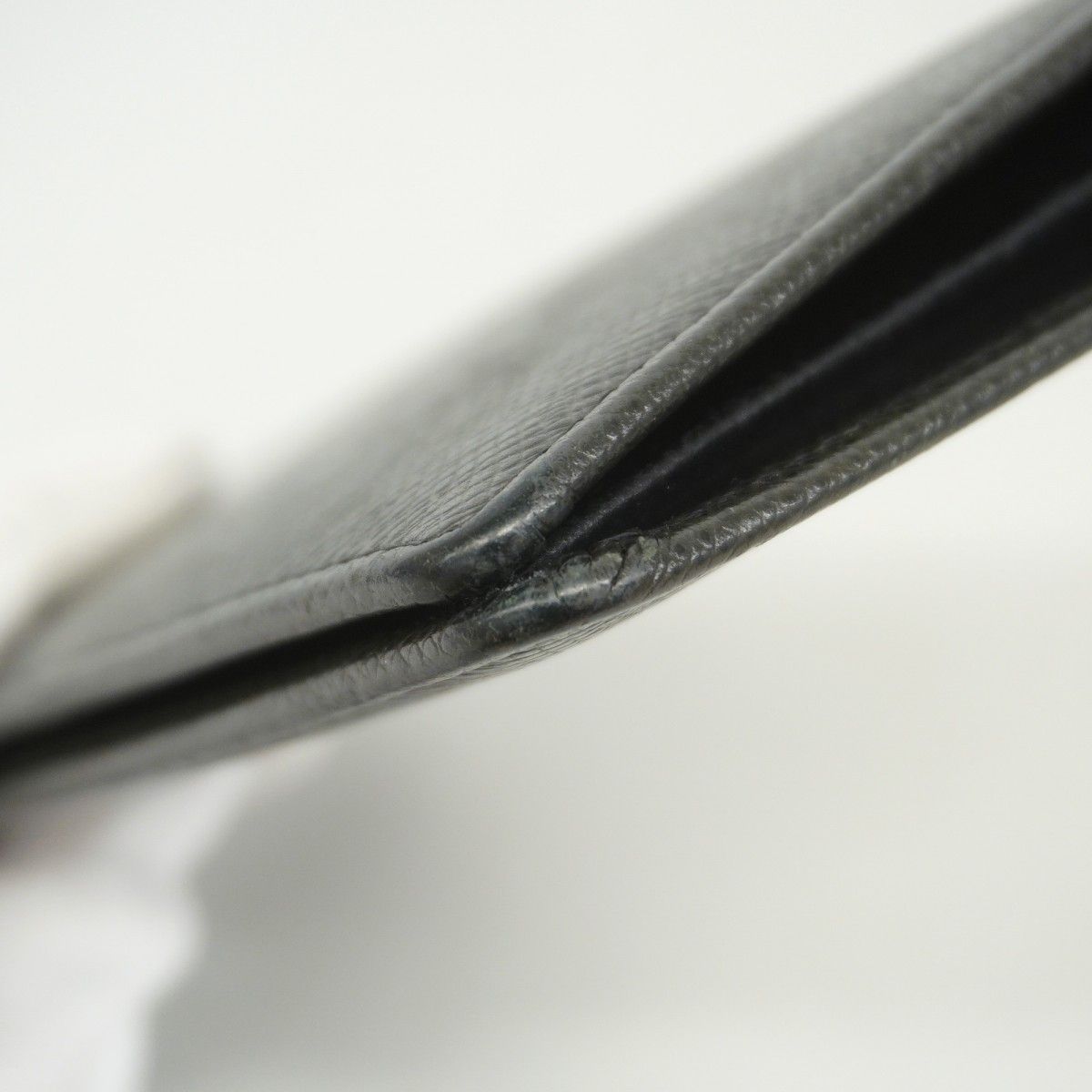 Louis Vuitton Wallet Taiga Portefeuille Brazza Noir — view 7