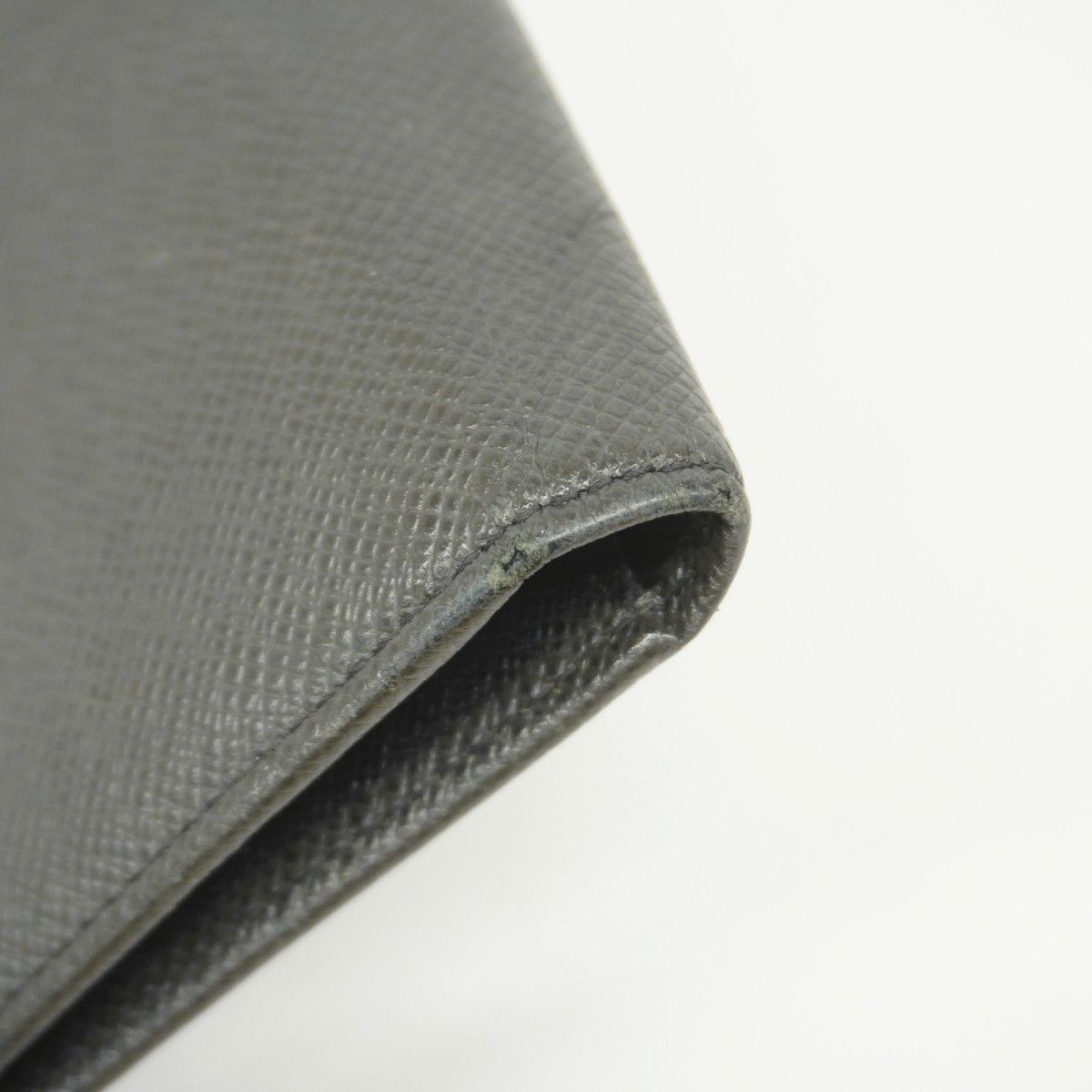 Louis Vuitton Wallet Taiga Portefeuille Brazza Noir — view 6