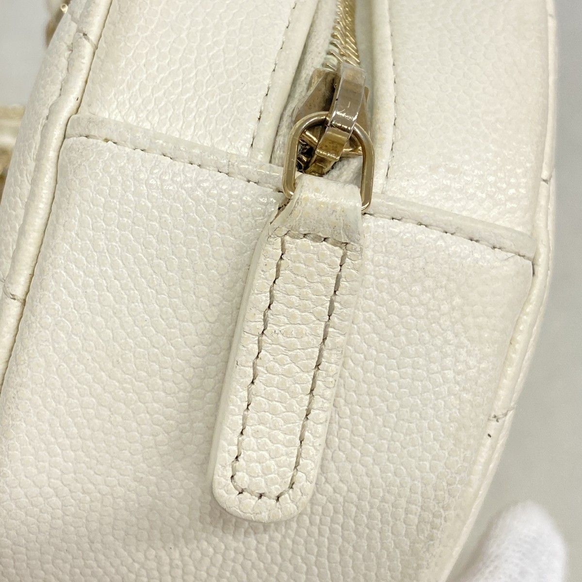 Chanel Shoulder Bag Quilted Caviar Leather White Gold — view 8