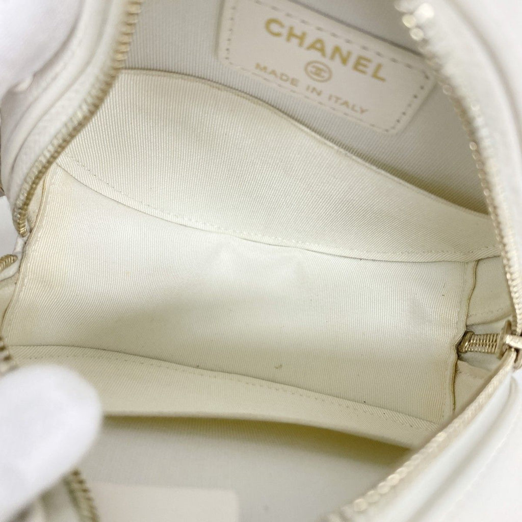 Chanel Shoulder Bag Quilted Caviar Leather White Gold — view 4