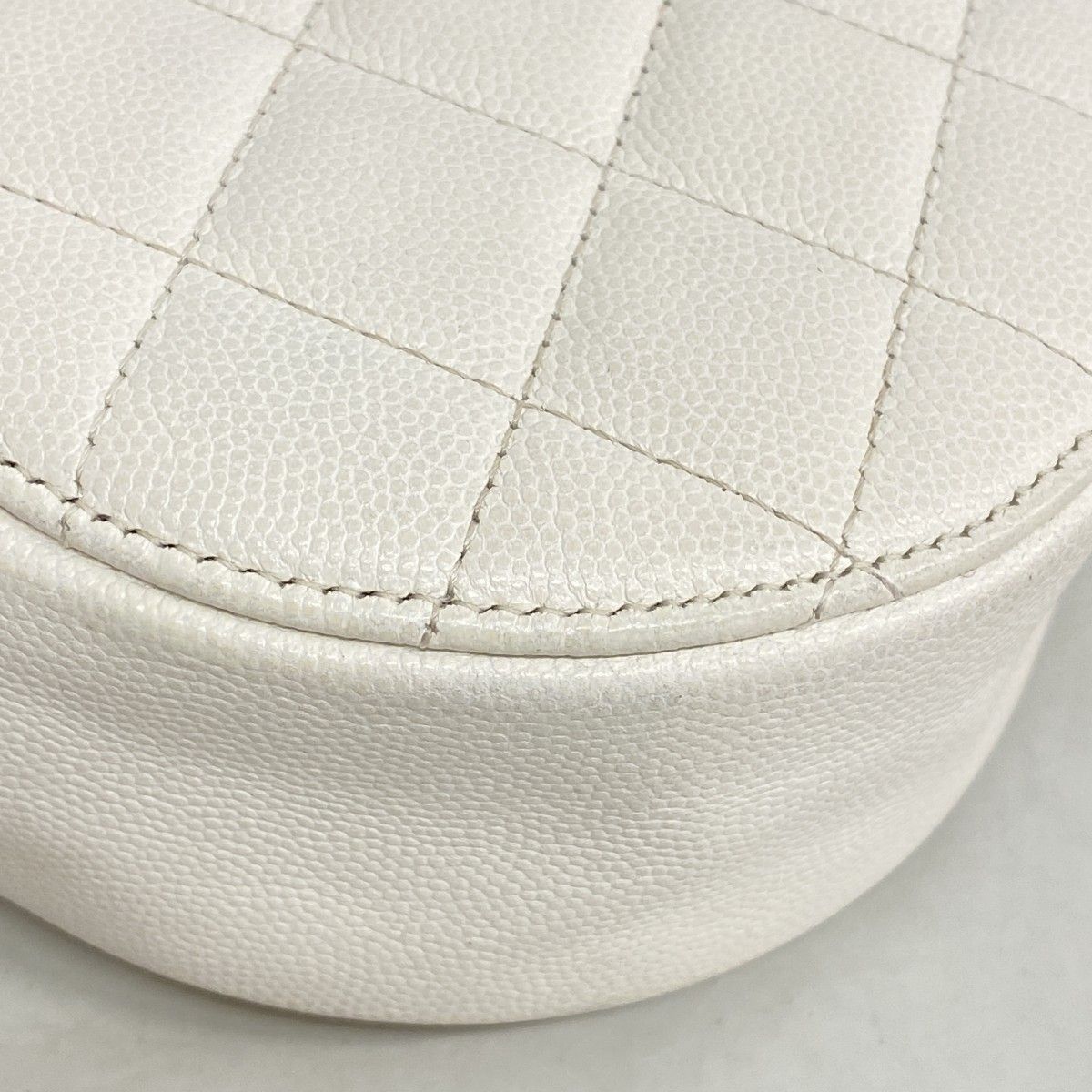 Chanel Shoulder Bag Quilted Caviar Leather White Gold — view 9