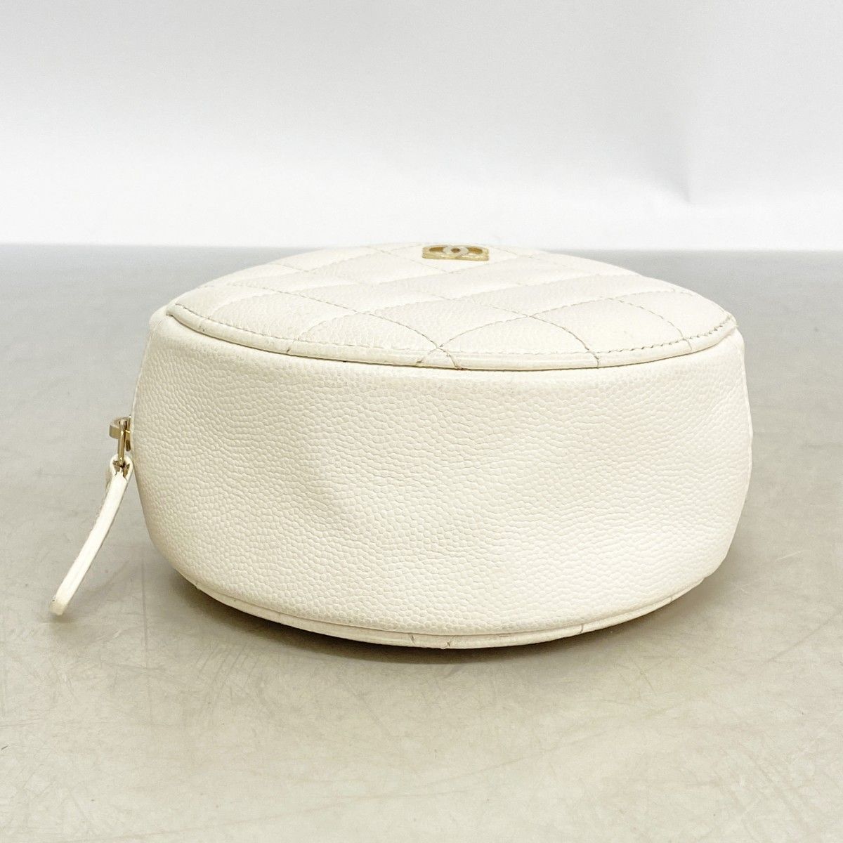 Chanel Shoulder Bag Quilted Caviar Leather White Gold — view 3