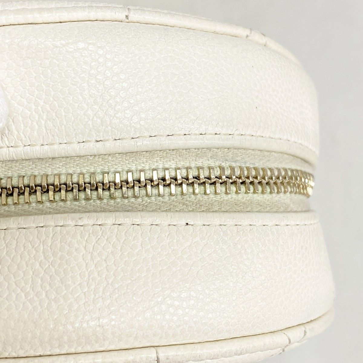 Chanel Shoulder Bag Quilted Caviar Leather White Gold — view 6