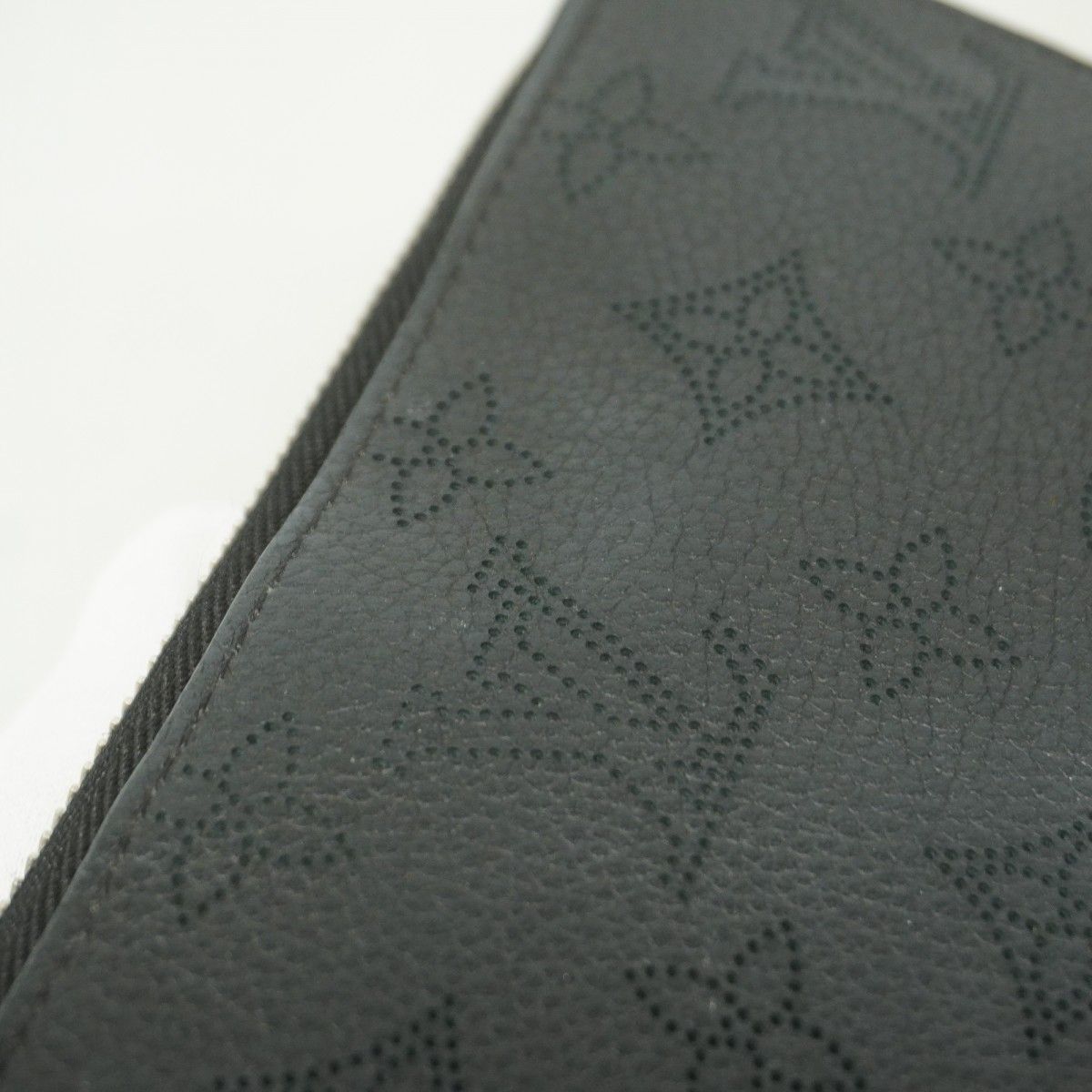 Louis Vuitton Wallet Mahina Zippy Noir — view 9