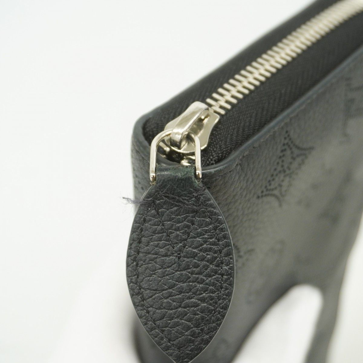 Louis Vuitton Wallet Mahina Zippy Noir — view 7
