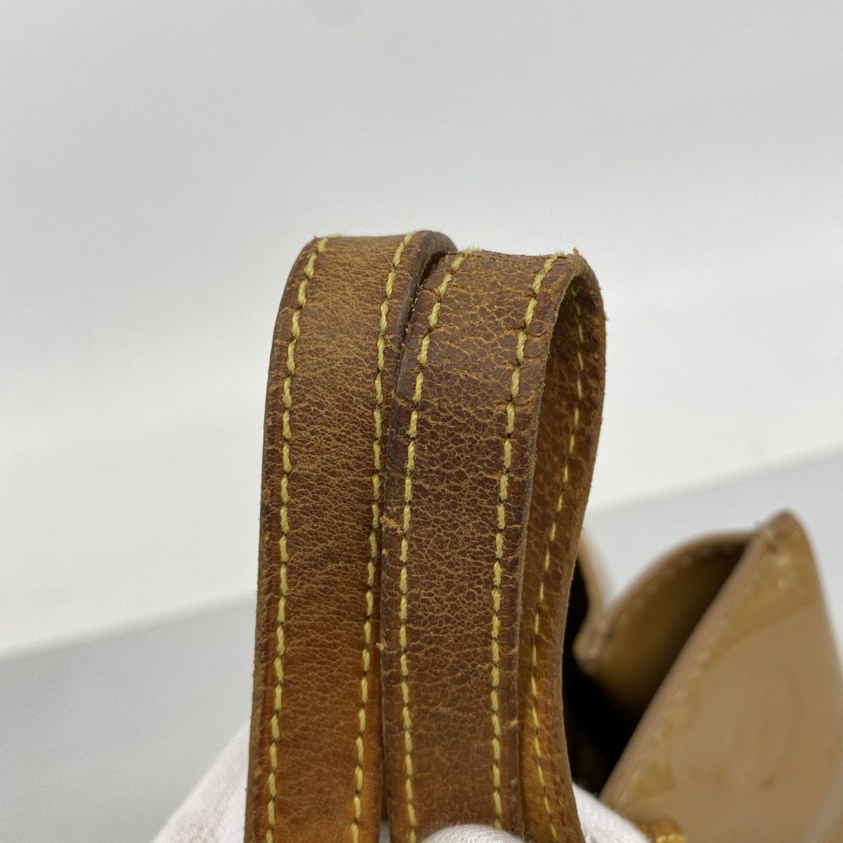 Louis Vuitton Handbag Vernis Reed PM Noisette — view 7