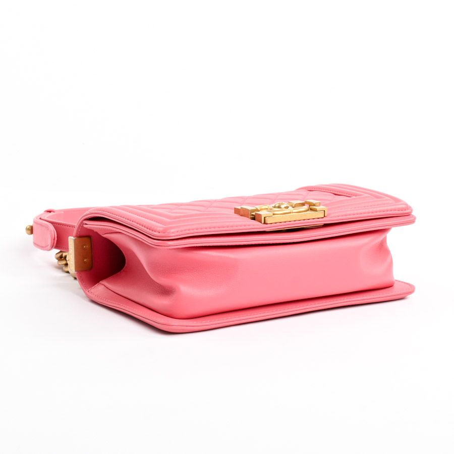 Chanel Shoulder Bag Boy Small — view 5
