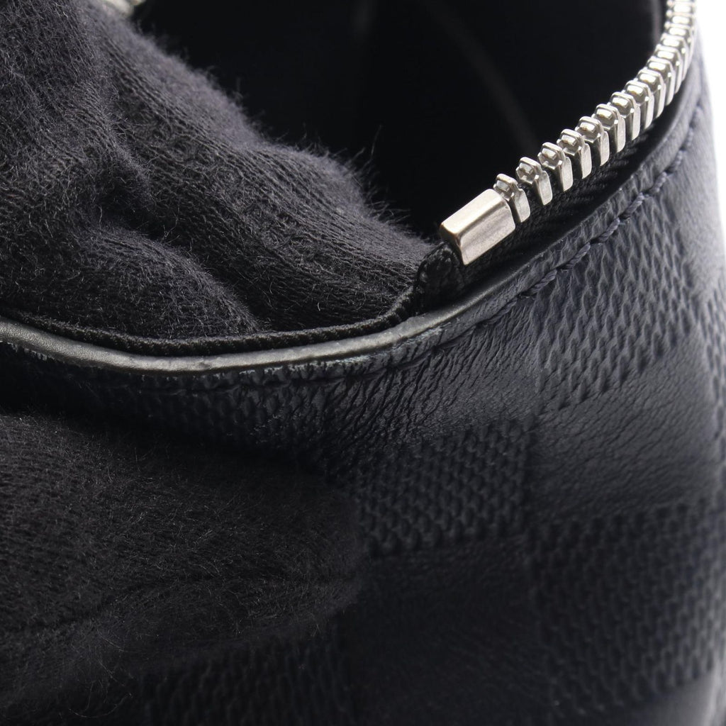 Louis Vuitton Shoulder Bag Discovery Messenger PM Astral Leather — view 9