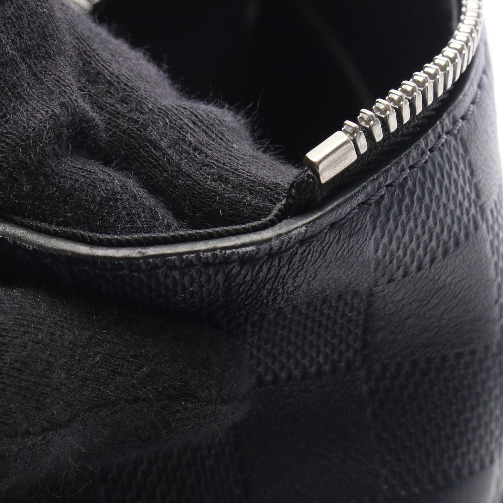 Louis Vuitton Shoulder Bag Discovery Messenger PM Astral Leather — view 9