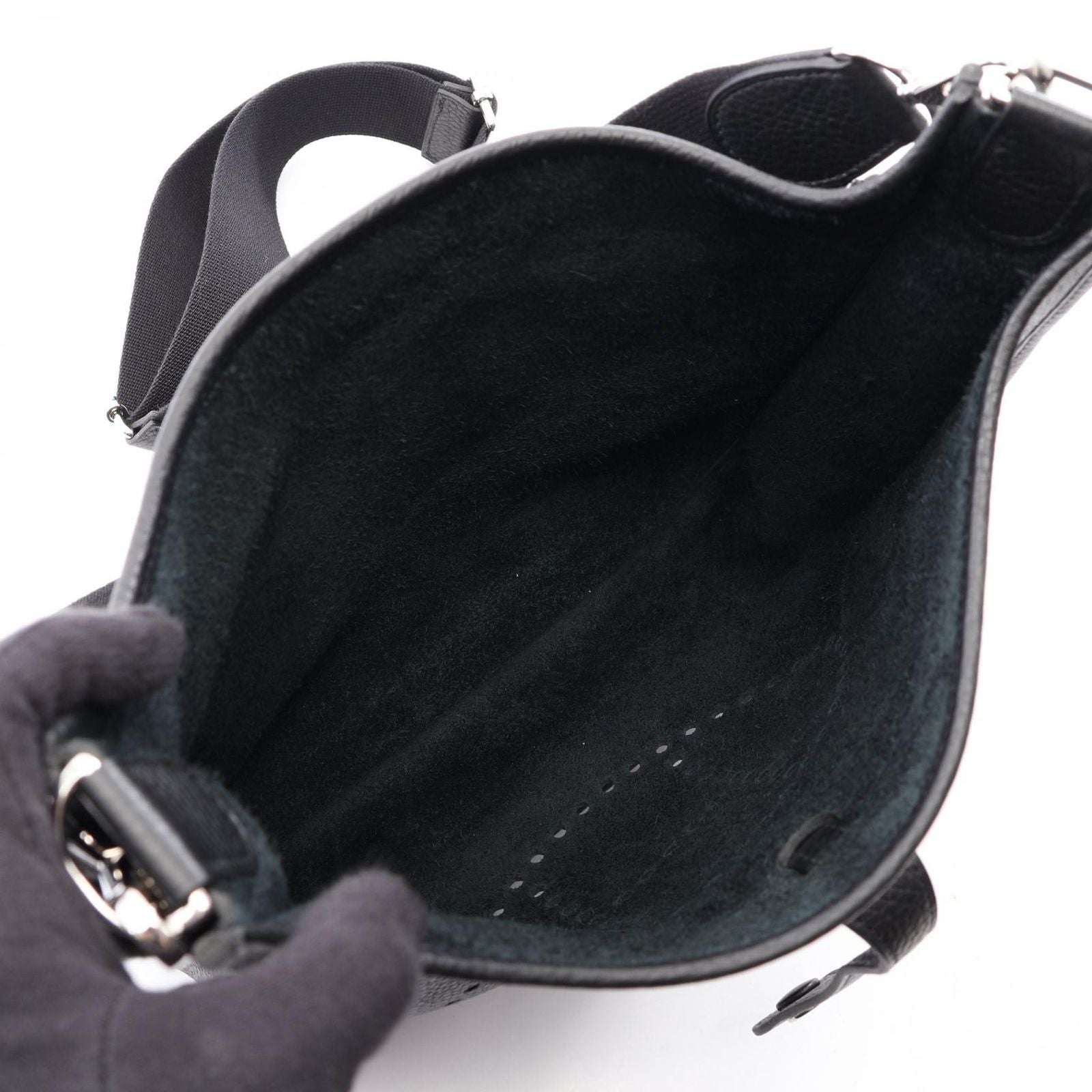 Hermes Shoulder Bag Evelyne 3 Trois PM Black Leather — view 3