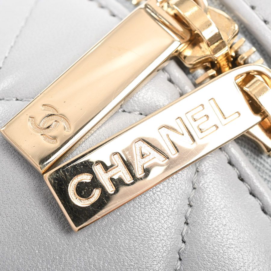 Chanel Shoulder Bag Trendy CC Chain Vanity — view 9