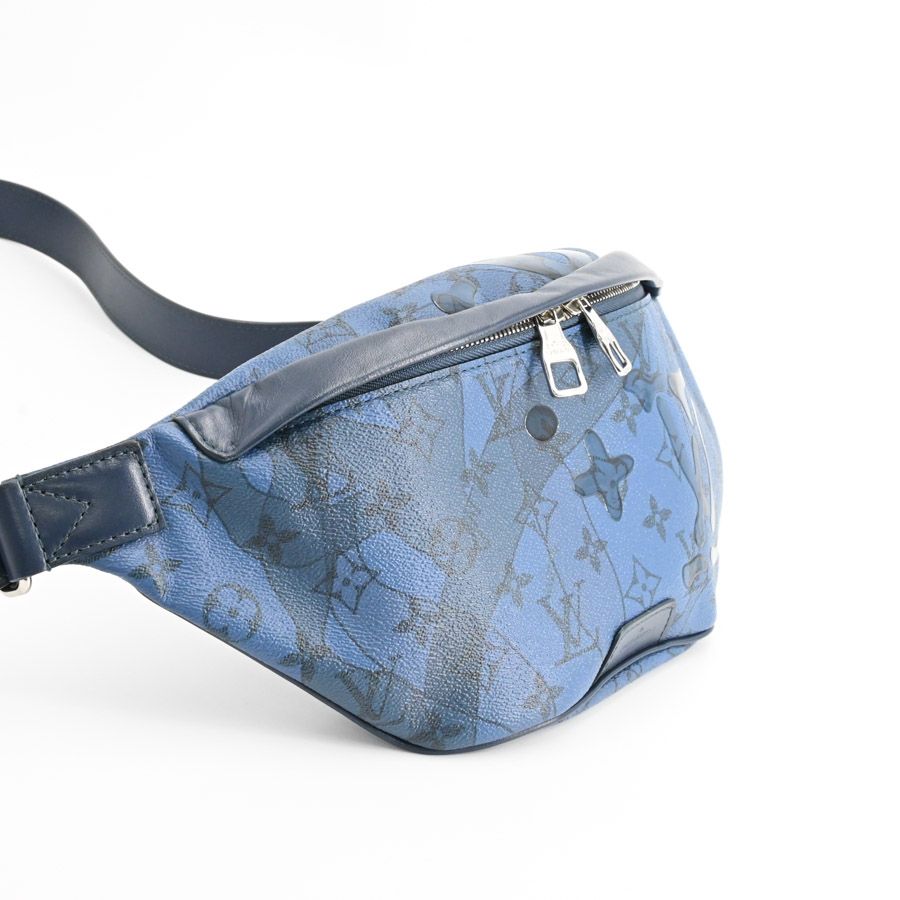 Louis Vuitton Belt Bag Discovery PM — view 2