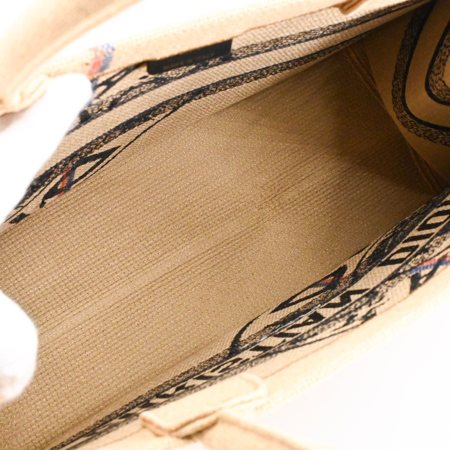 Dior Tote Book Cream — view 4