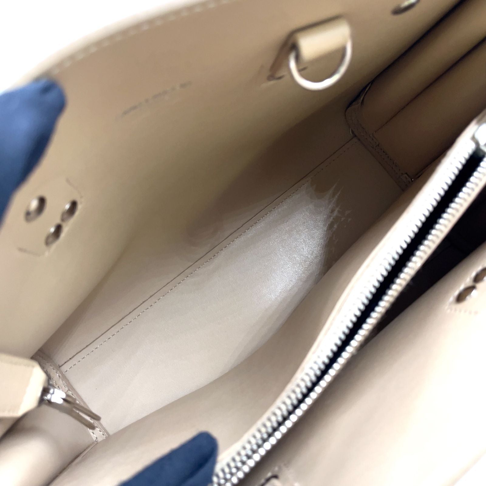 Saint Laurent Sac Dojour 2-Way Leather Beige Handbag Silver — view 3