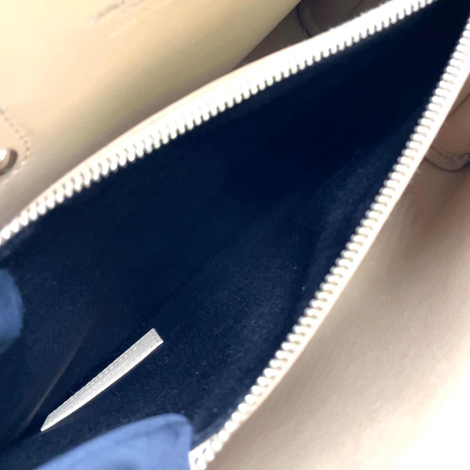 Saint Laurent Sac Dojour 2-Way Leather Beige Handbag Silver — view 5