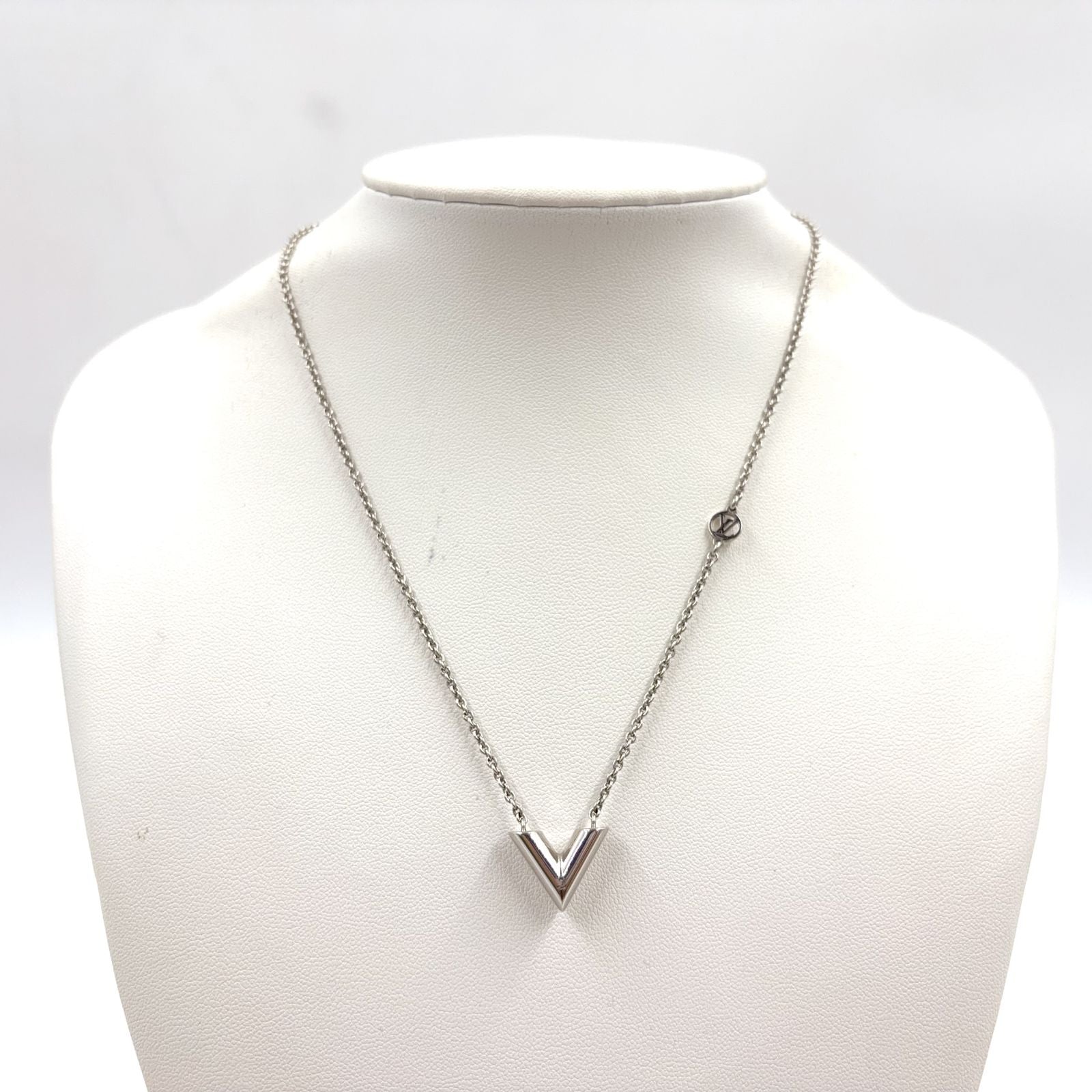Louis Vuitton Essential Metal Silver Necklace — view 9