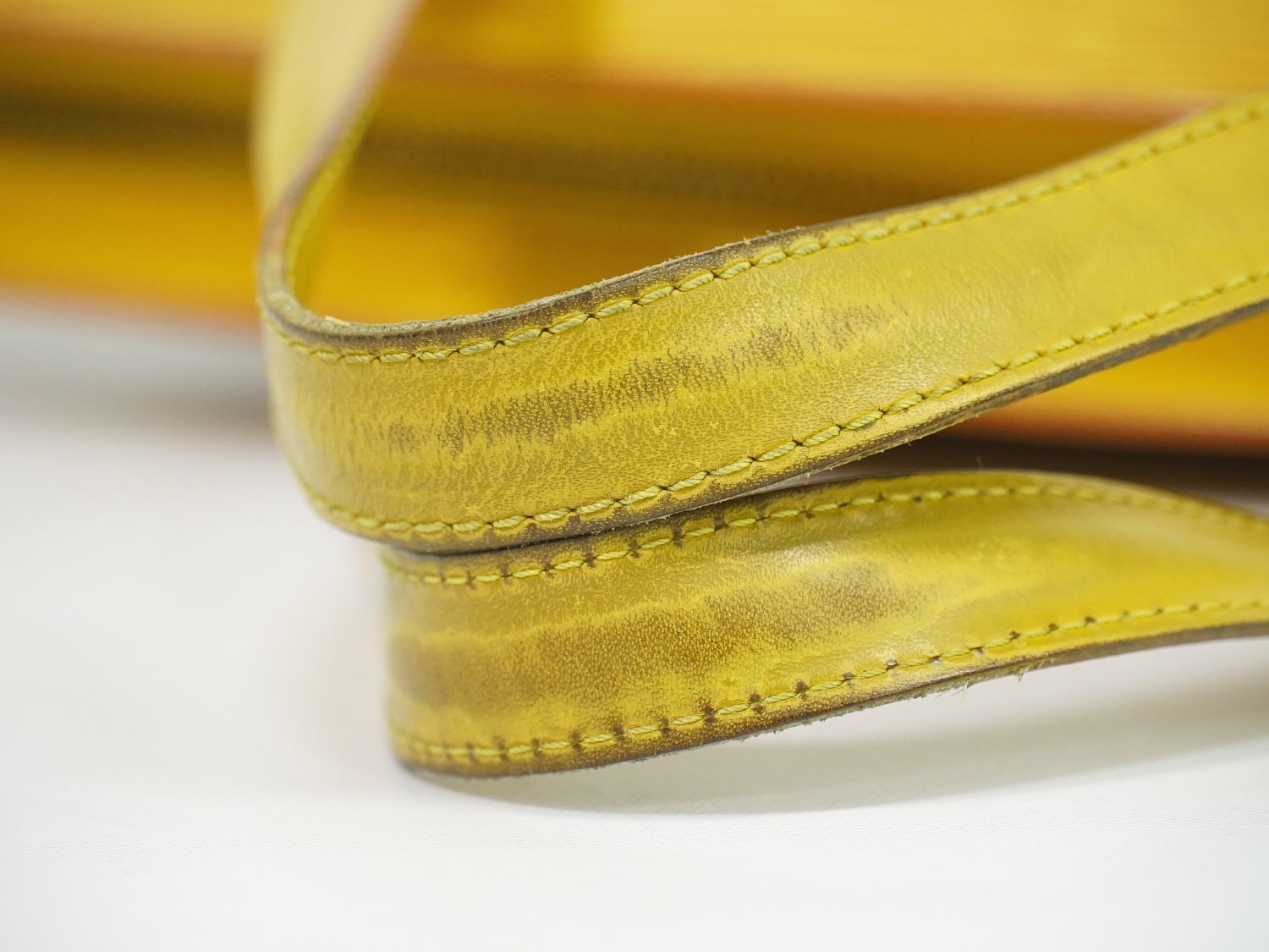 Louis Vuitton LV Saint Jacques Epi Leather Handbag Yellow — view 5