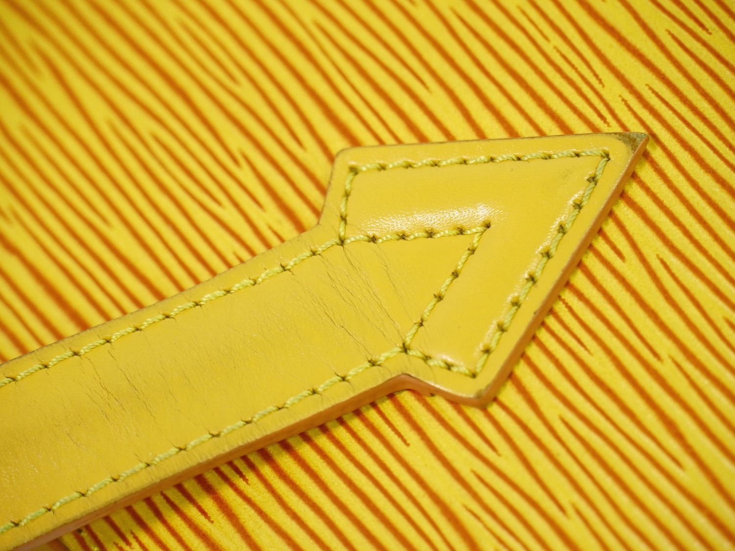Louis Vuitton LV Saint Jacques Epi Leather Handbag Yellow — view 6