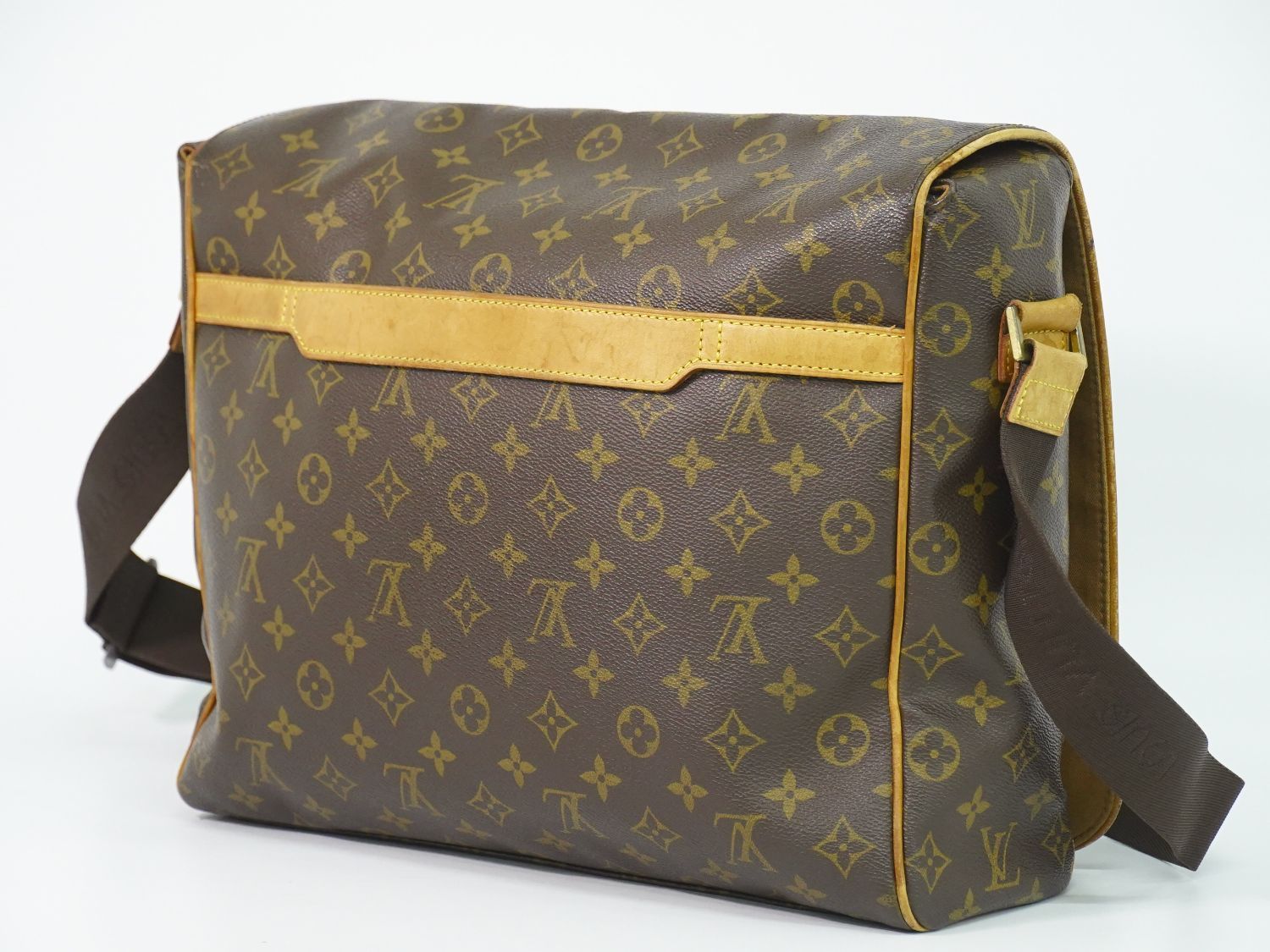 Louis Vuitton LV Aves Monogram Shoulder Bag Brown — view 2