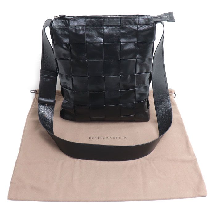Bottega Veneta Maxi Intrecciato Cassette Shoulder Bag Black — view 8