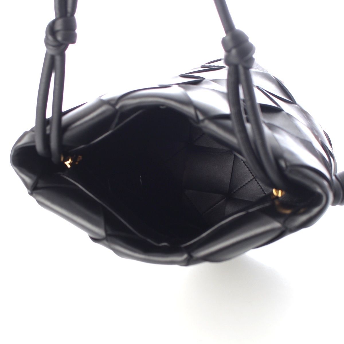 Bottega Venetas Club Maxi Intrecciato Leather Bucket Handbag Black — view 6