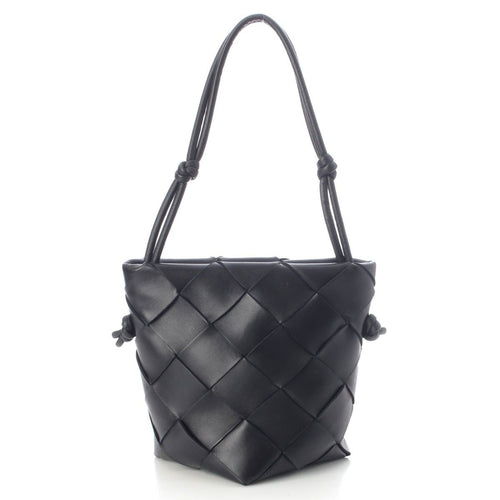 Bottega Venetas Club Maxi Intrecciato Leather Bucket Handbag Black