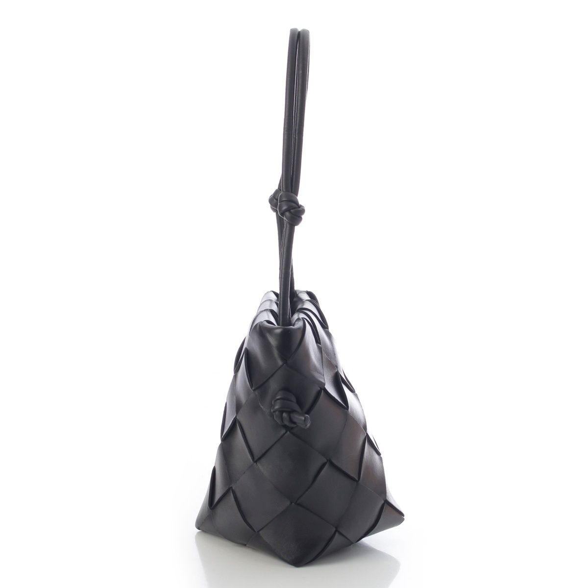 Bottega Venetas Club Maxi Intrecciato Leather Bucket Handbag Black — view 3