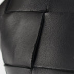 Bottega Venetas Club Maxi Intrecciato Leather Bucket Handbag Black — view 7