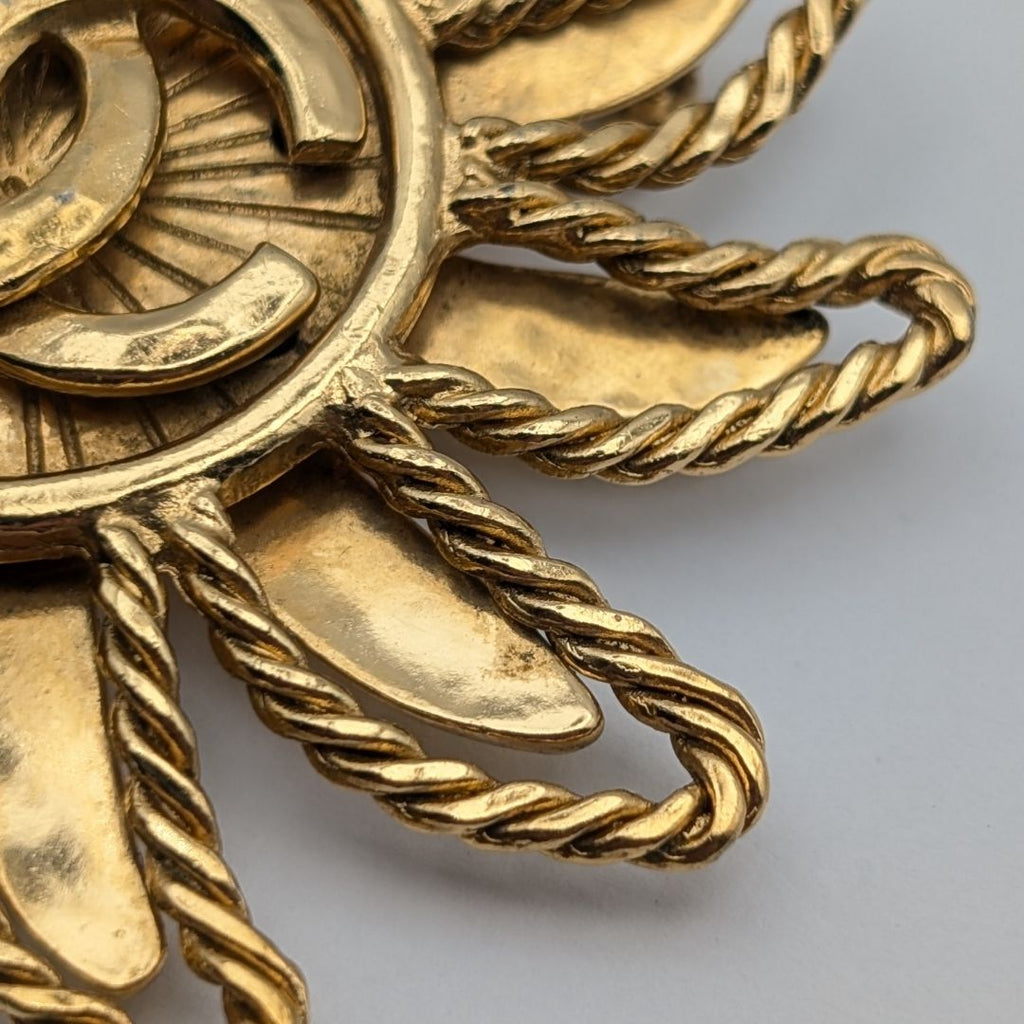 Chanel Brooch CC Logo Gold Sun Vintage — view 3