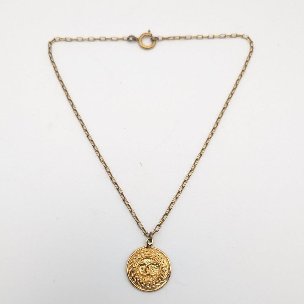 Chanel CC Logo Gold Necklace Round Pendant First Era Vintage — view 6