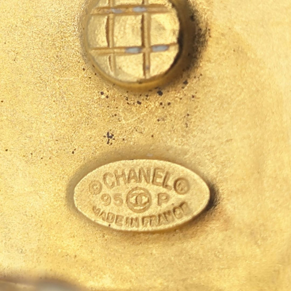 Chanel Earrings CC Logo Gold Vintage Single — view 4