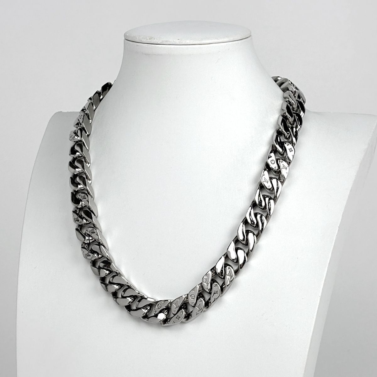 Louis Vuitton Collier LV Chain Links Necklace Metal Silver — view 6