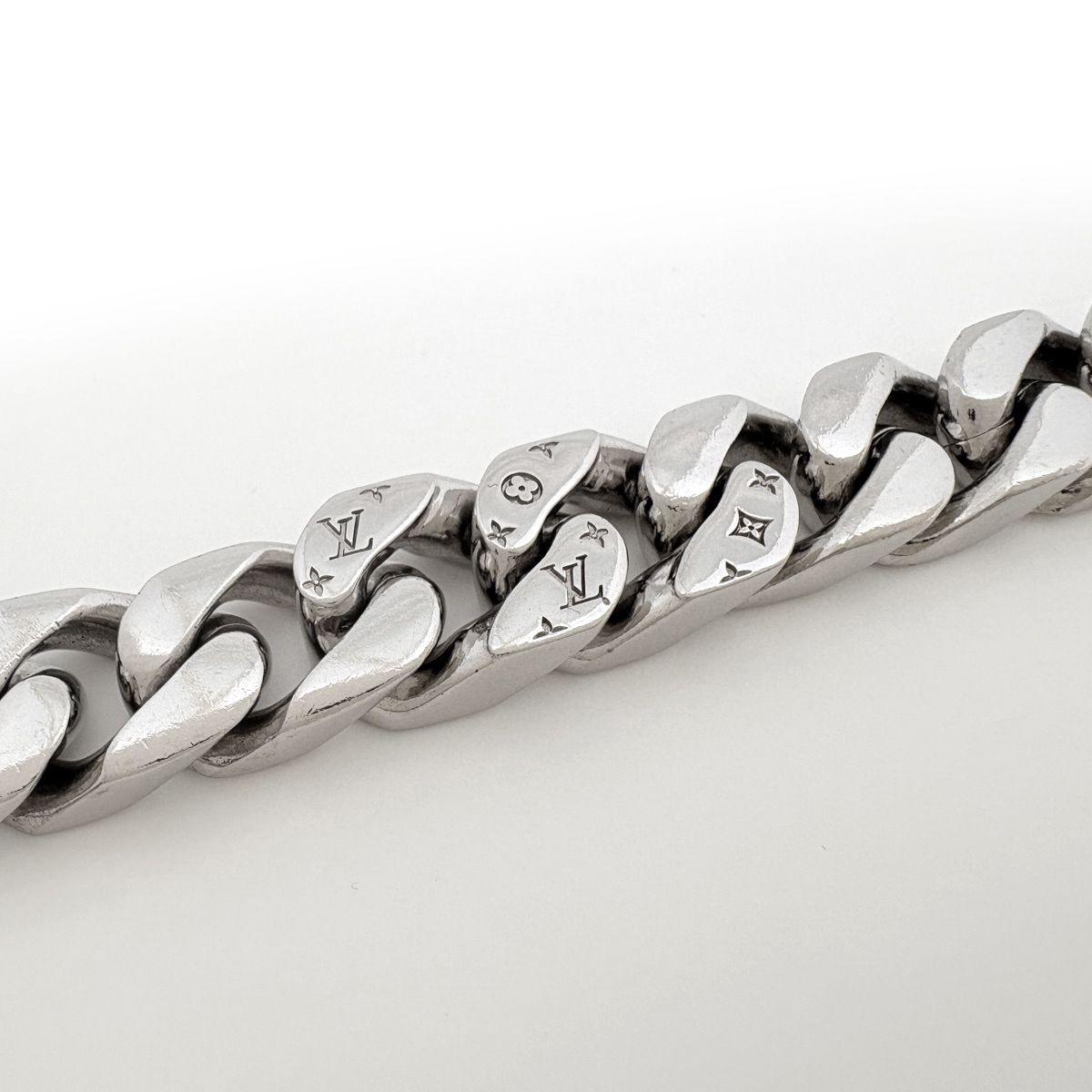 Louis Vuitton Collier LV Chain Links Necklace Metal Silver — view 3