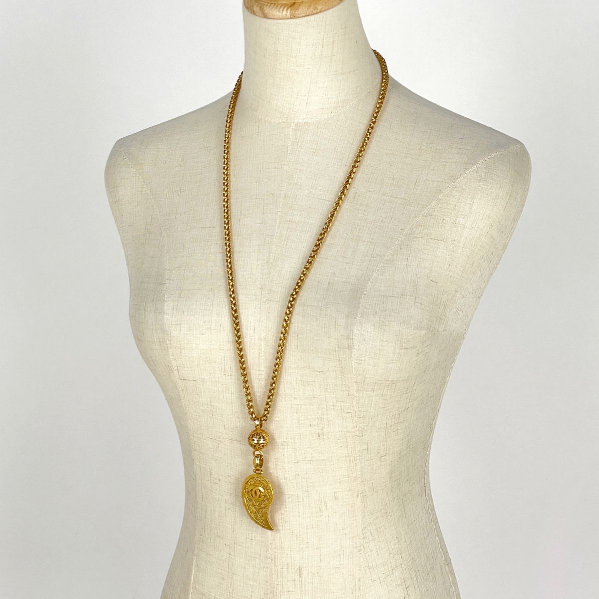 Chanel CC Logo Chain Necklace Long Gold Plated — view 5