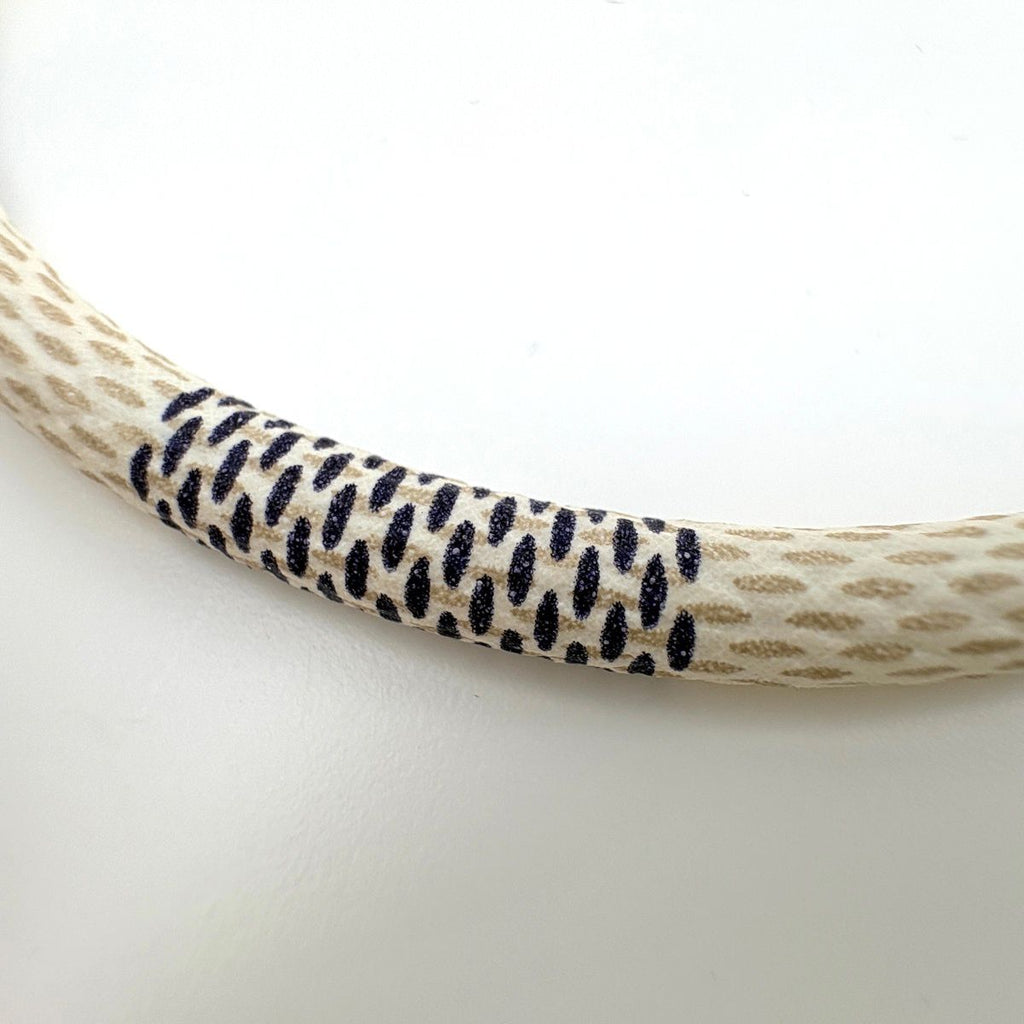 Louis Vuitton Bracelet Keep It Bangle Damier Azur White — view 3