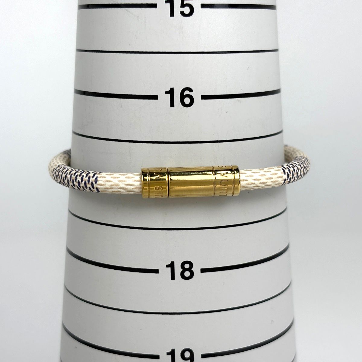 Louis Vuitton Bracelet Keep It Bangle Damier Azur White — view 6