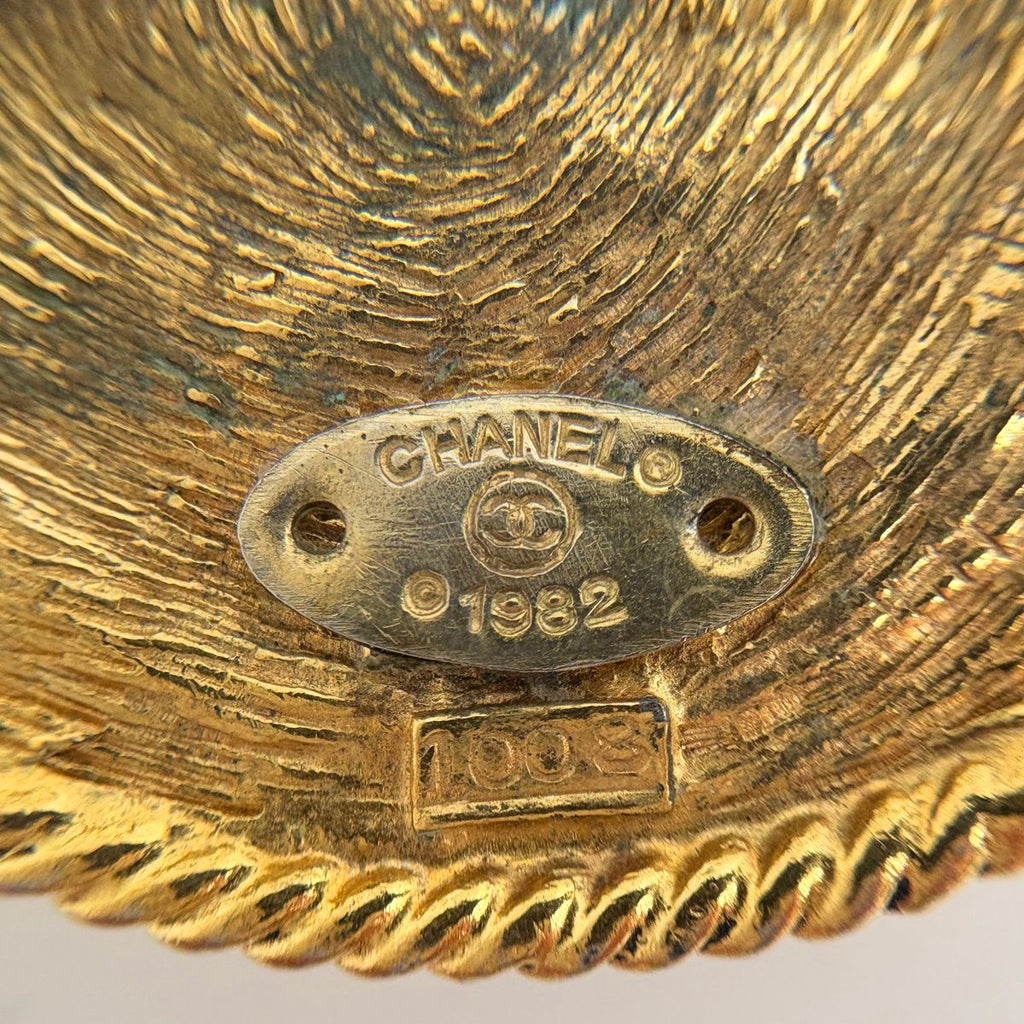 Chanel CC Logo Brooch Gold Plated — view 6