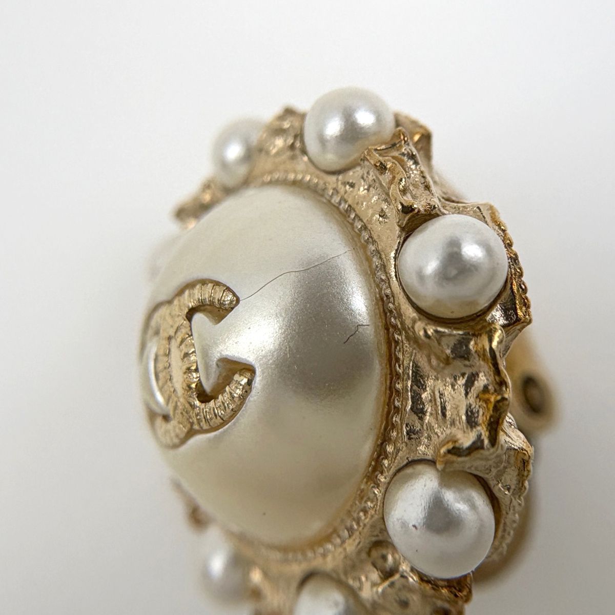 Chanel CC Logo Faux Pearl Earrings Round Gold Plated — view 4