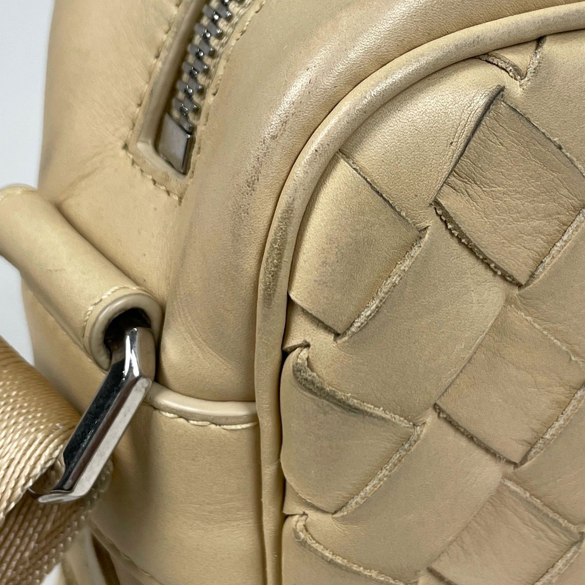 Bottega Veneta Intrecciato Shoulder Bag Leather Beige — view 5