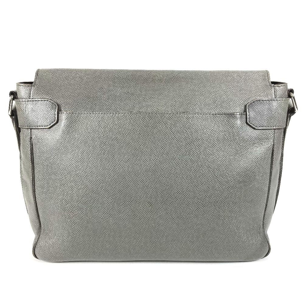 Louis Vuitton Shoulder Bag Roman MM Taiga Leather Glacier Gray — view 2