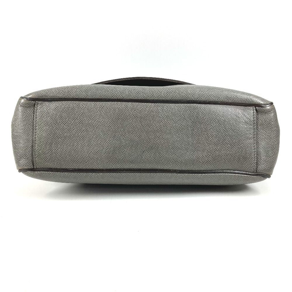 Louis Vuitton Shoulder Bag Roman MM Taiga Leather Glacier Gray — view 5