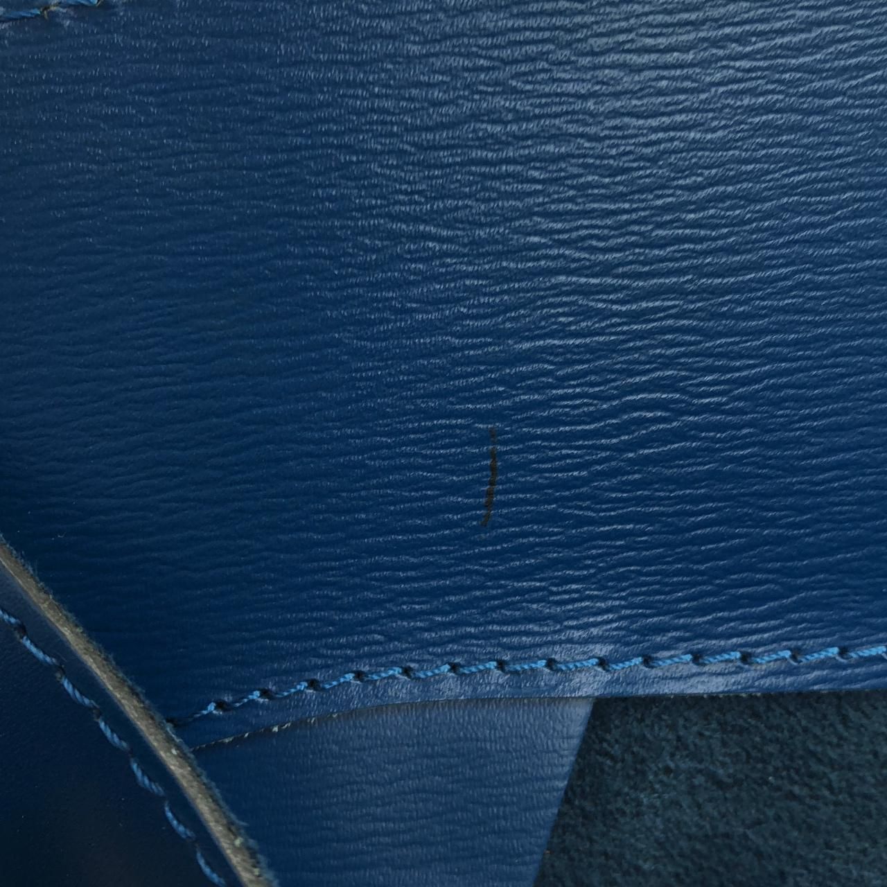 Louis Vuitton Epi Cluny Shoulder — view 9