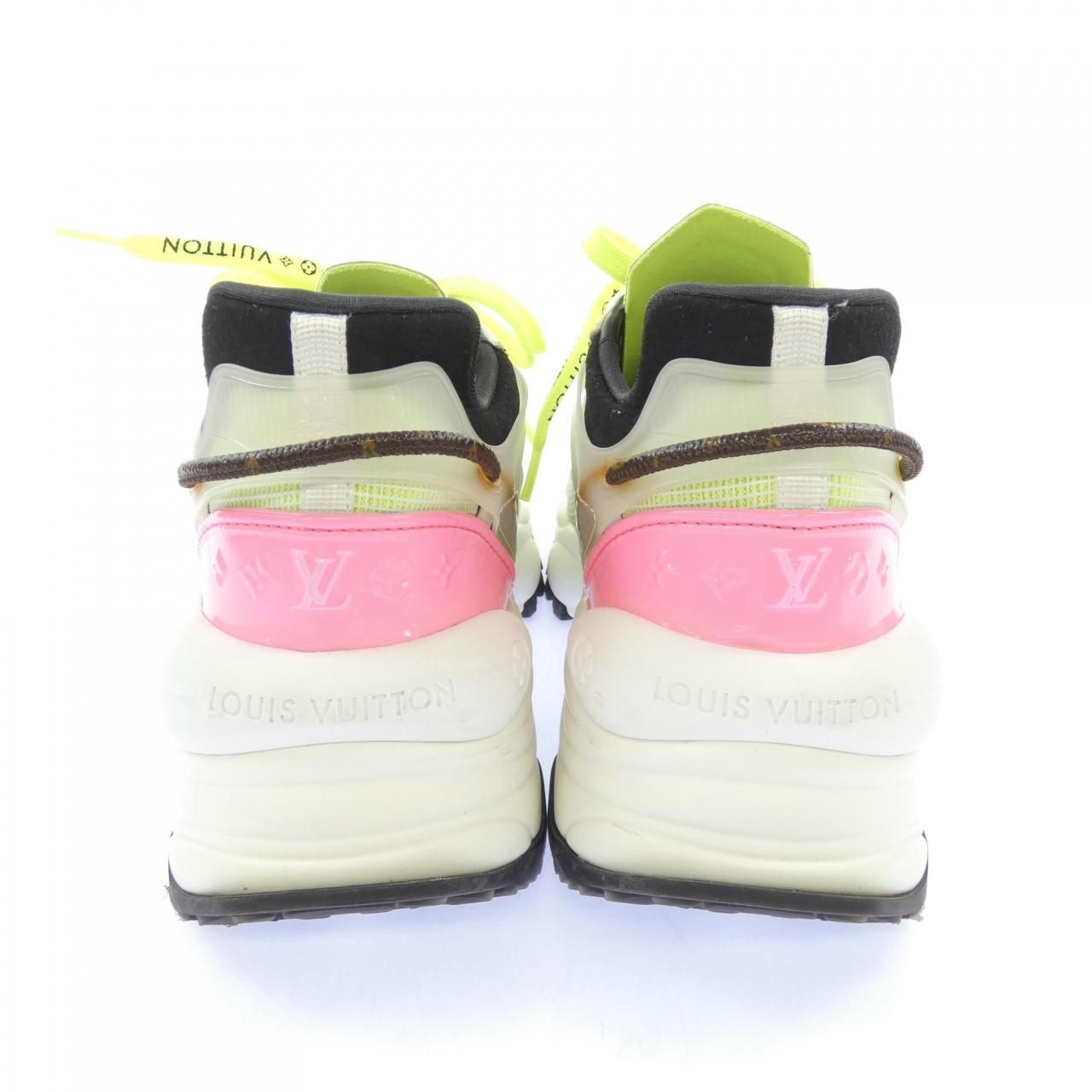 Louis Vuitton Run Sneakers — view 5