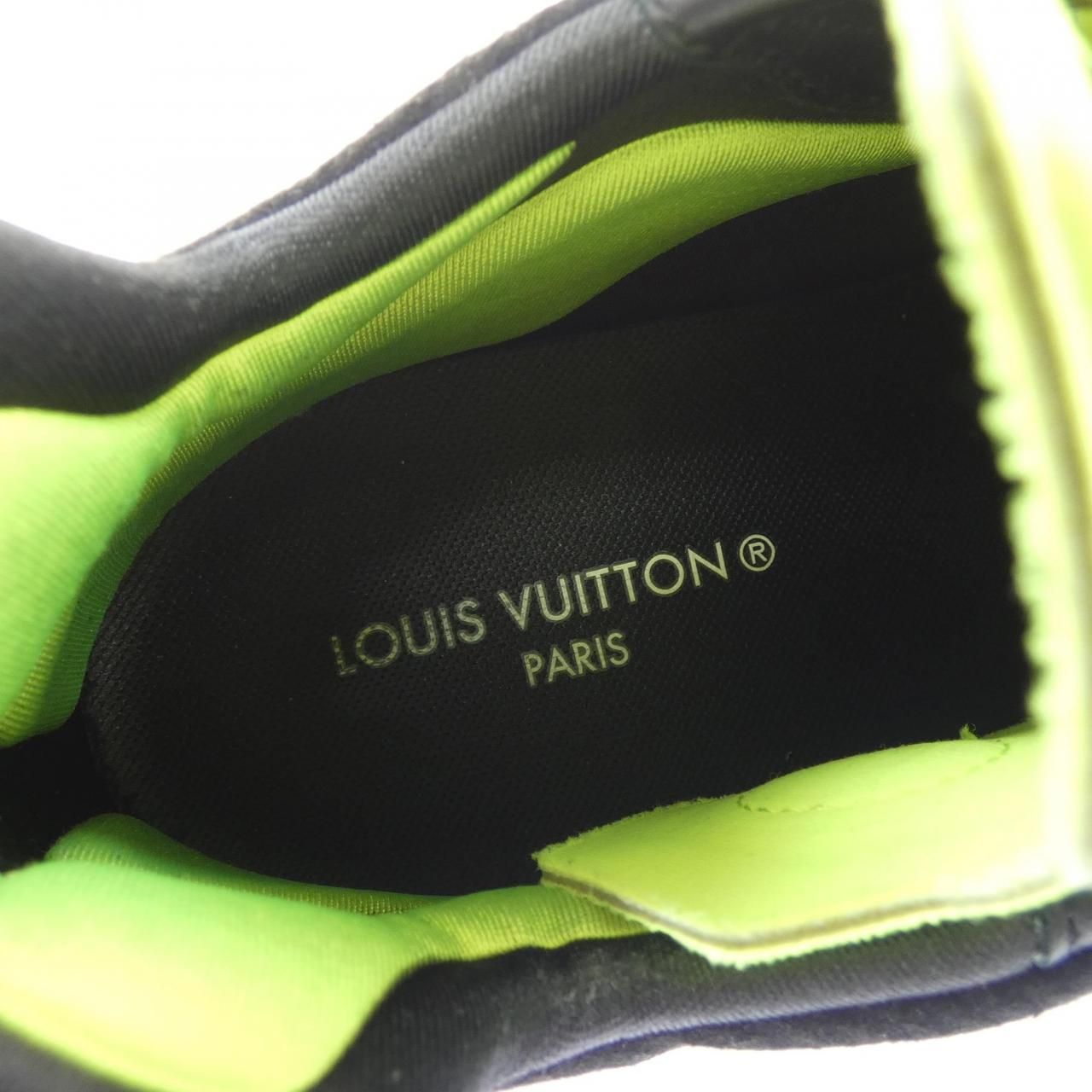 Louis Vuitton Run Sneakers — view 6