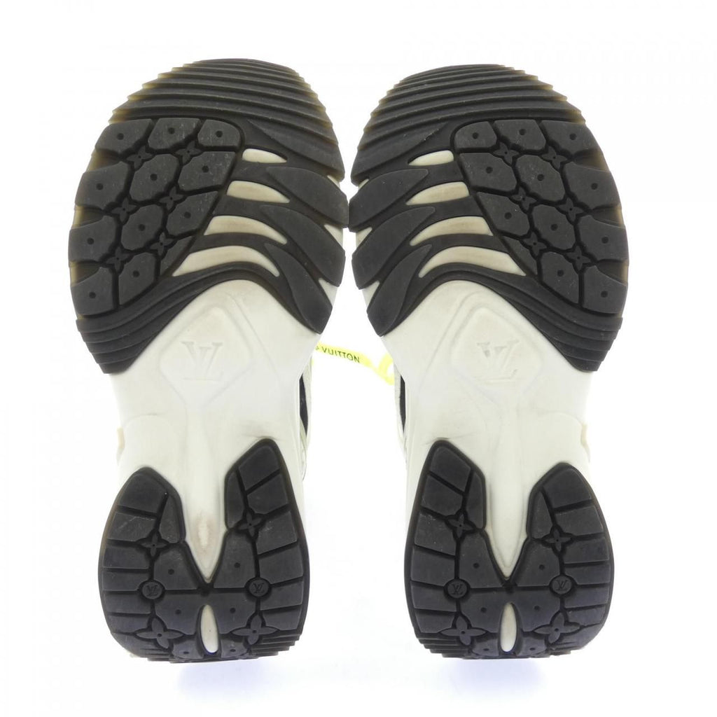 Louis Vuitton Run Sneakers — view 4