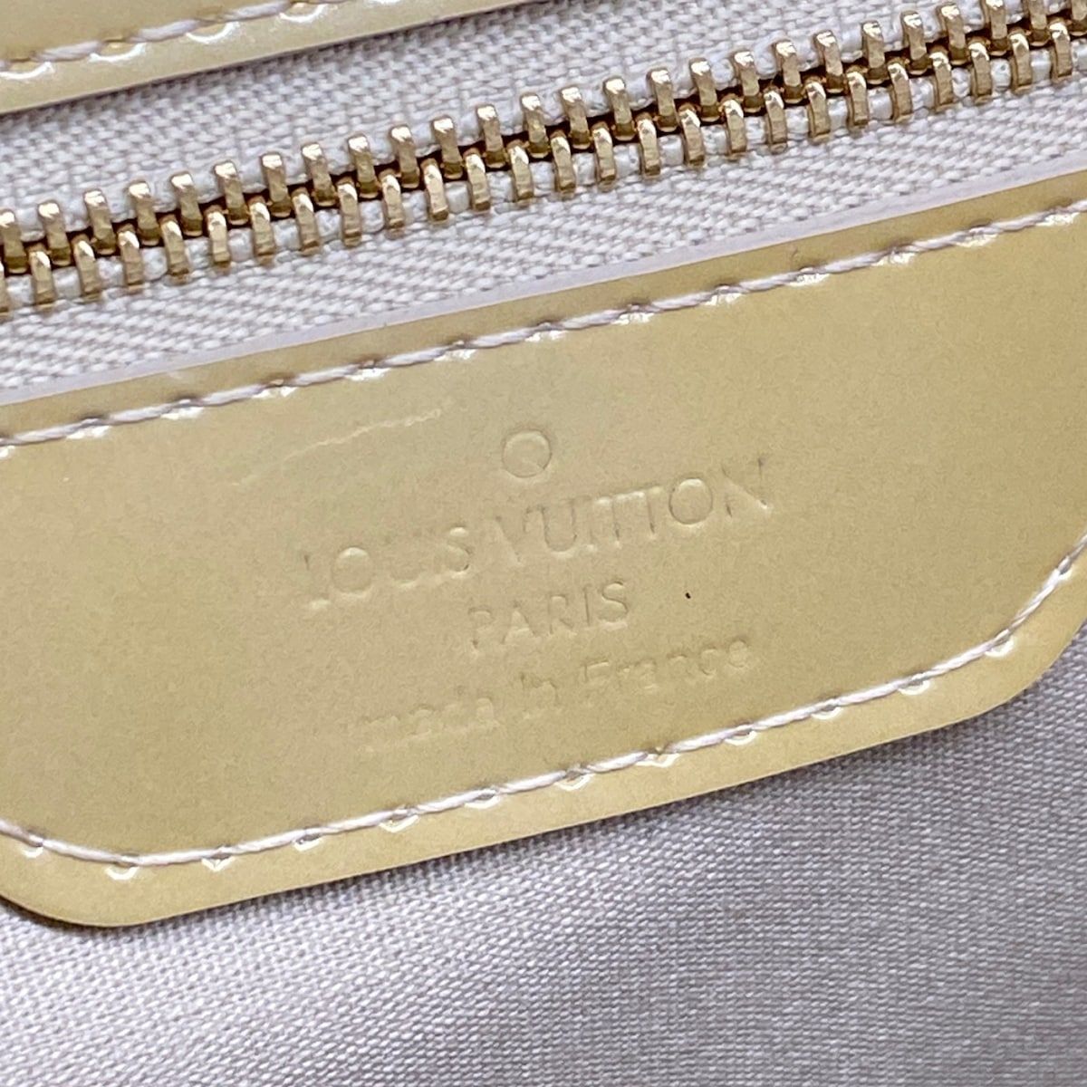 Louis Vuitton Handbag Monogram Vernis Wilshire MM Blanc Corail Leather — view 9
