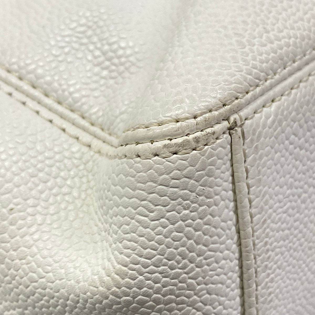 Chanel Handbag White CC Logo Wood Handle — view 6